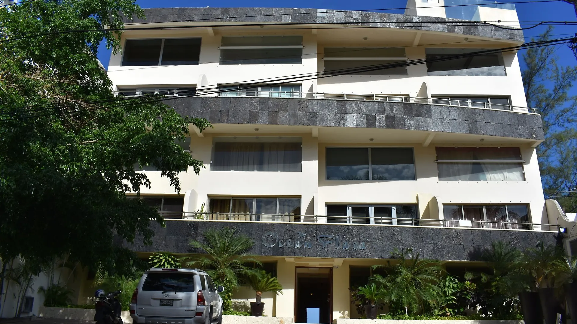 Ocean Plaza 13 By Praia contacts